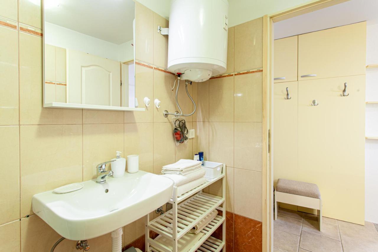 Room M Крес Екстериор снимка