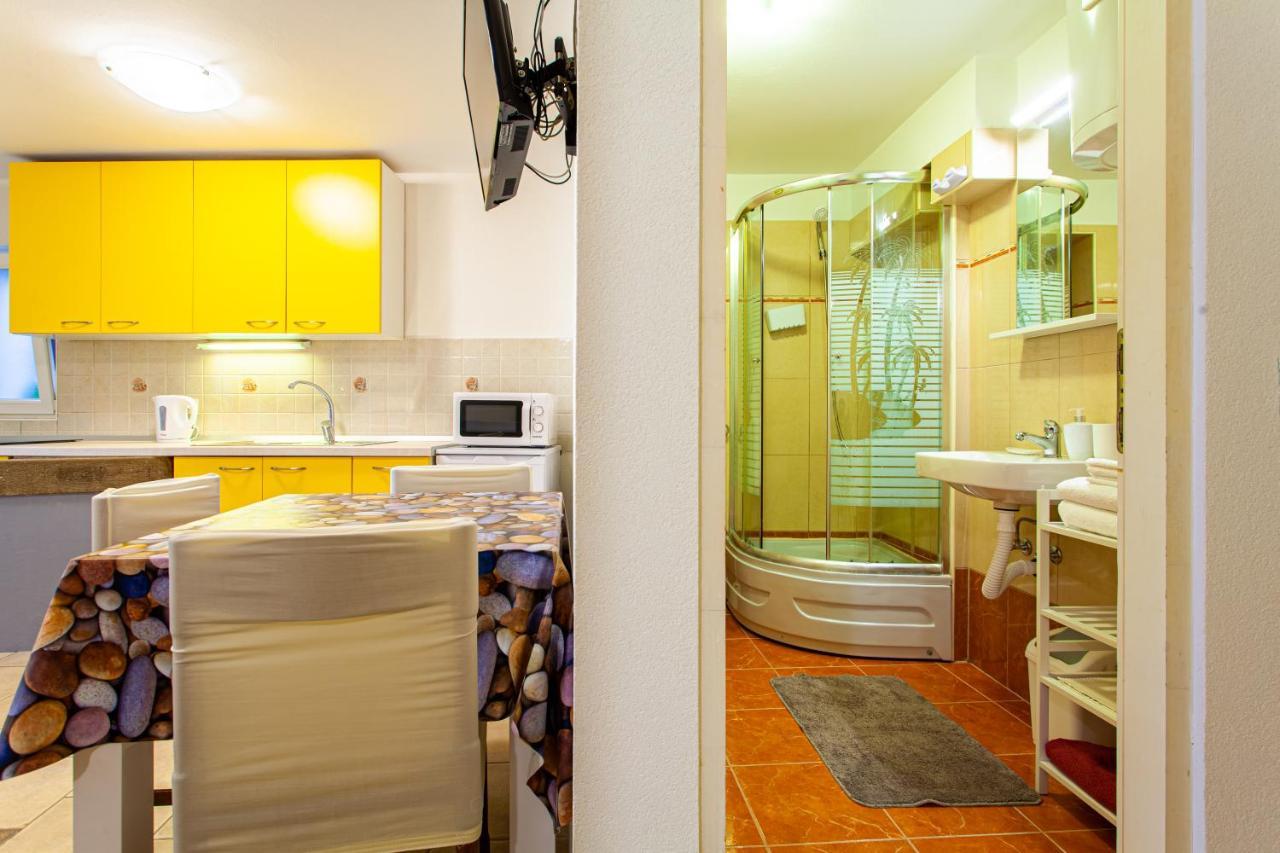 Room M Крес Екстериор снимка