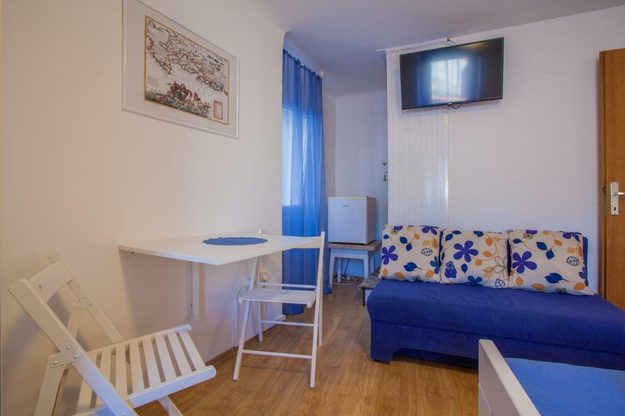 Room M Крес Екстериор снимка