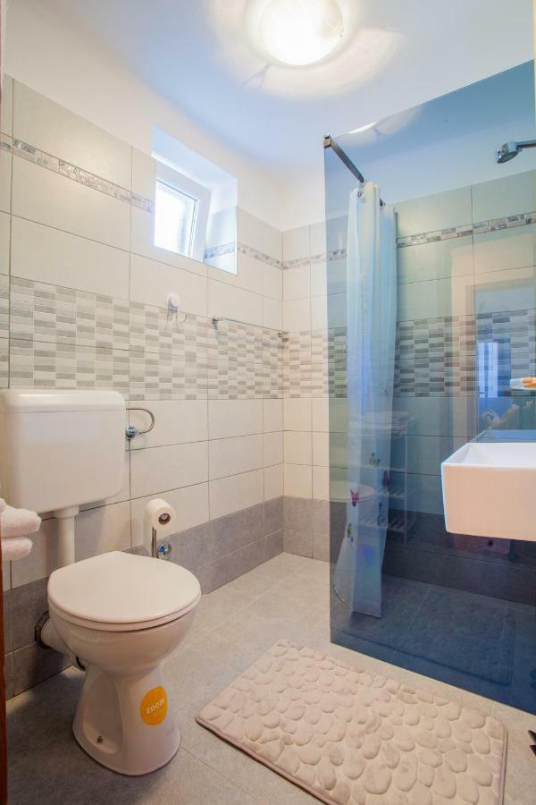 Room M Крес Екстериор снимка